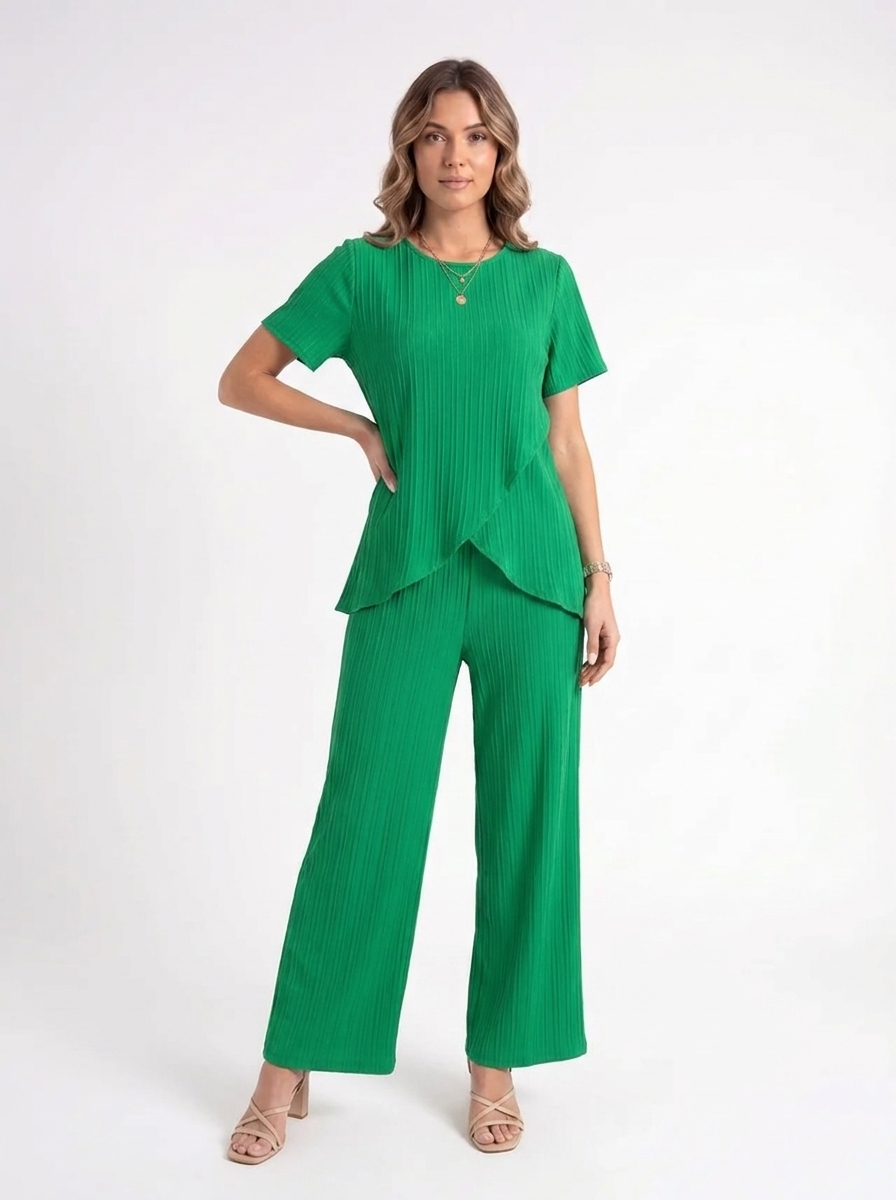 Elara – Ribbed Comfort Set
