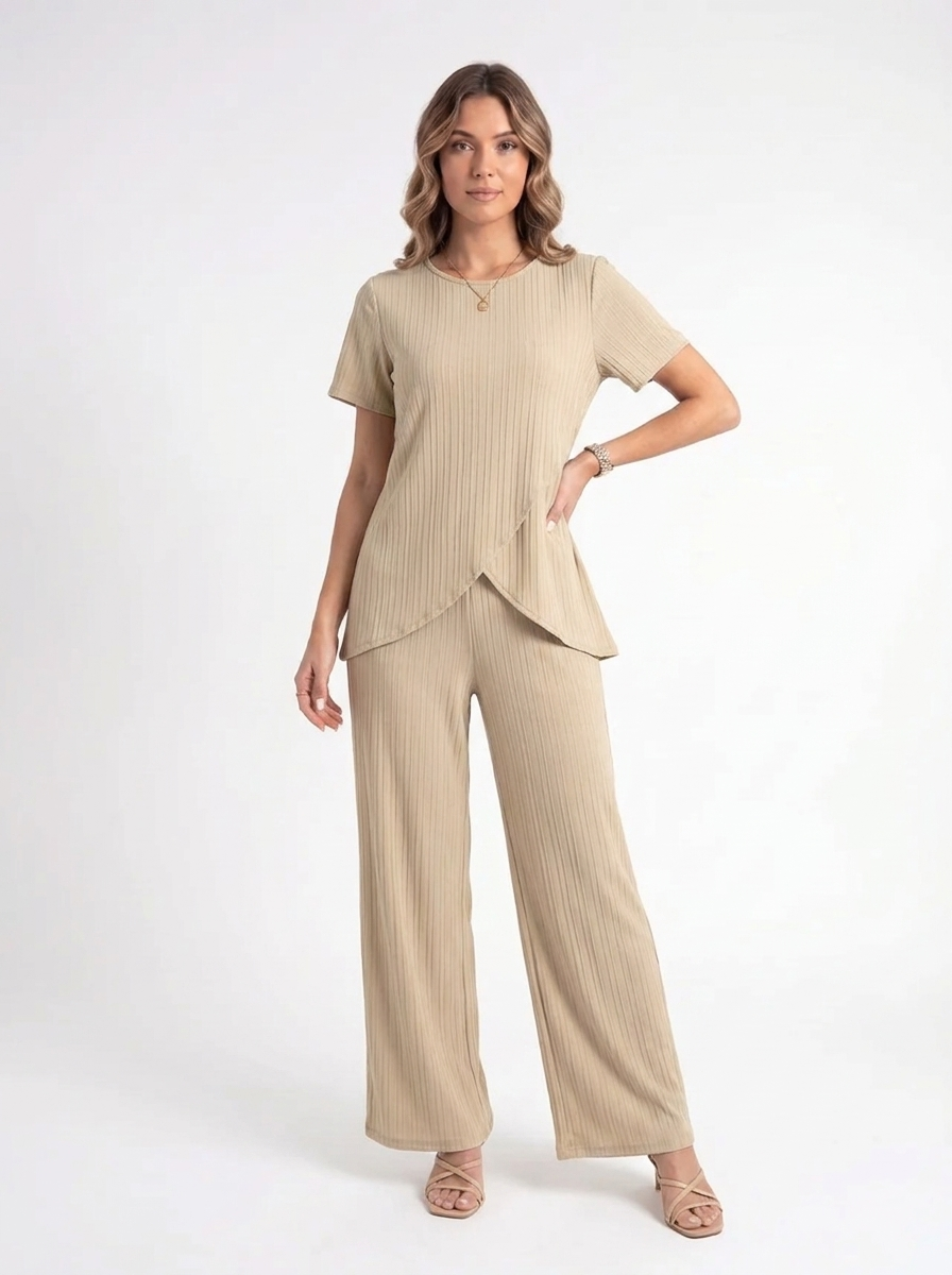 Elara – Ribbed Comfort Set