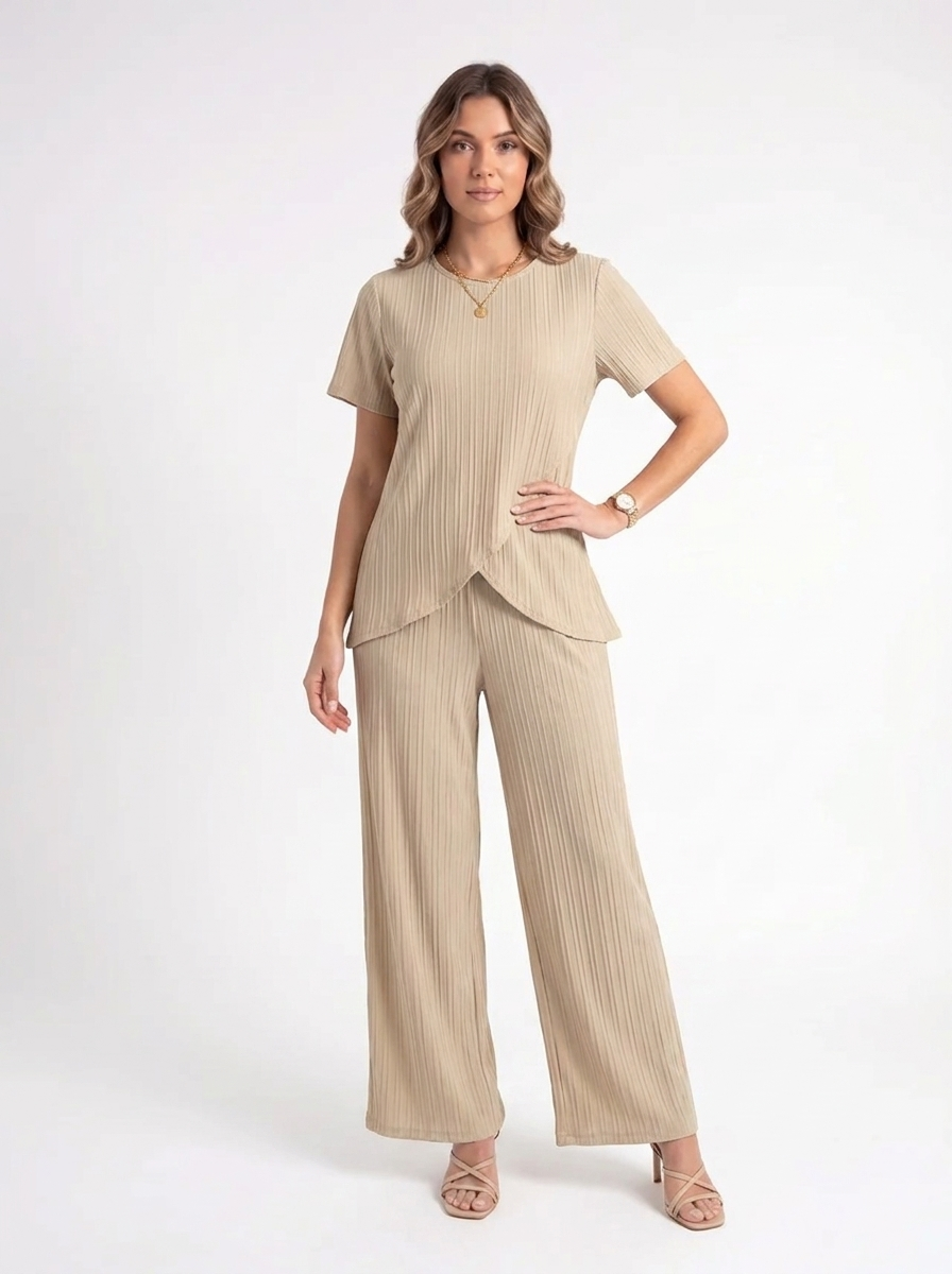 Elara – Ribbed Comfort Set